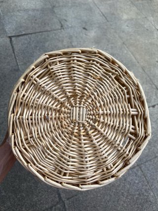 Cesta de mimbre con asas