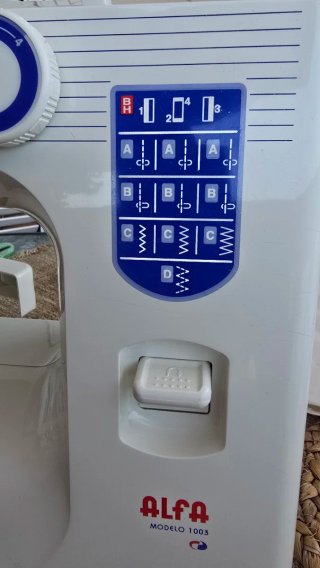 Máquina de coser Alfa 1003