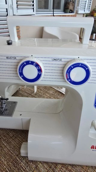Máquina de coser Alfa 1003