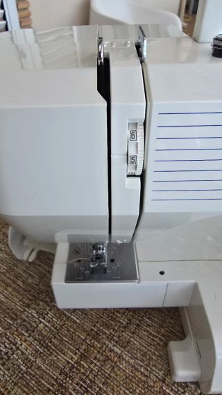 Máquina de coser Alfa 1003