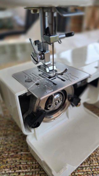 Máquina de coser Alfa 1003