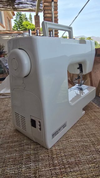 Máquina de coser Alfa 1003