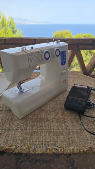 Máquina de coser Alfa 1003