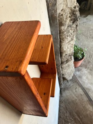 2 mensole in legno marrone da parete