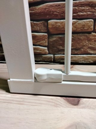 Puerta de seguridad Munchkin MAXI-SECURE 76-82 cm