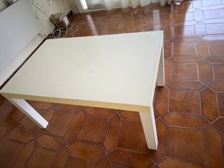 URGENTE - Mesa de salón madera blanca