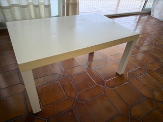 URGENTE - Mesa de salón madera blanca