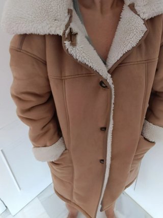 Parka de invierno beige y marrón