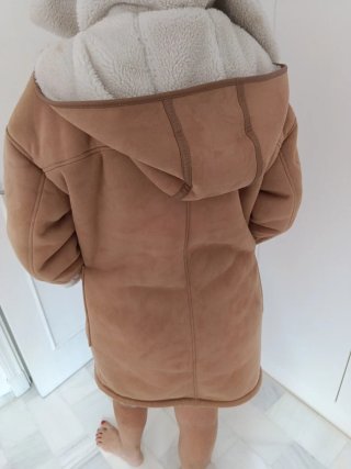 Parka de invierno beige y marrón
