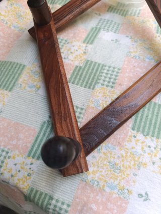 Appendiabiti estensibile in legno in legno