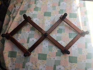 Appendiabiti estensibile in legno in legno