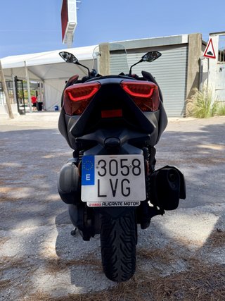 YAMAHA XMAX 300 (2021año como nuevo)