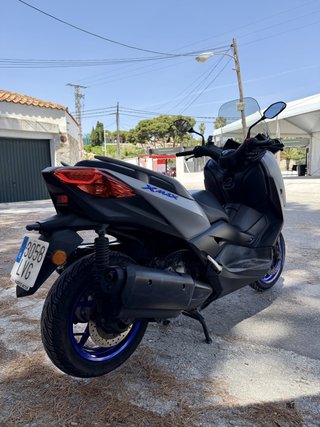 YAMAHA XMAX 300 (2021año como nuevo)