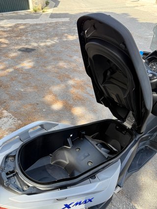 YAMAHA XMAX 300 (2021año como nuevo)