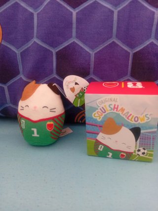 Peluche Squishmallows Gato Fútbol McDonald's