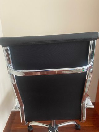 Silla de oficina ergonómica negra