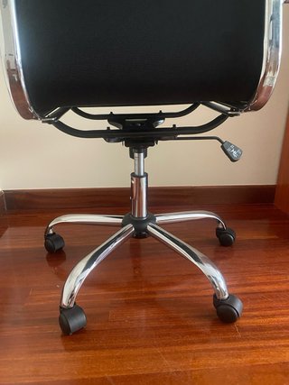 Silla de oficina ergonómica negra