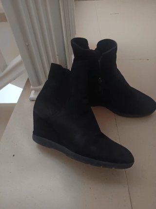 Botines de cuña negros