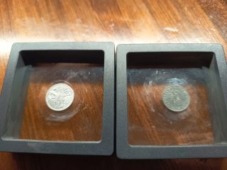 Monedas antiguas con águila