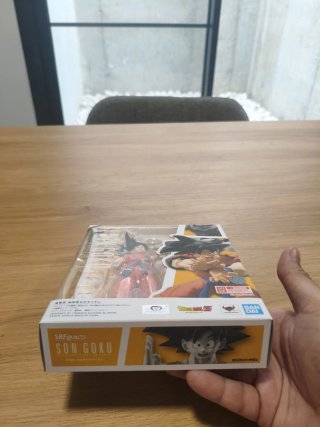 ORIGINAL Son Goku SH Figuarts