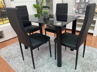 Mesa Comedor Cristal Templado Negra + 4 SILLAS.