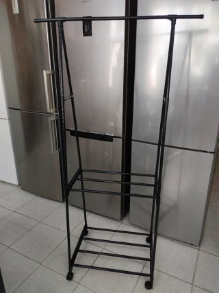 Perchero  Negro con Ruedas