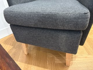 Sillón orejero gris tela Ikea