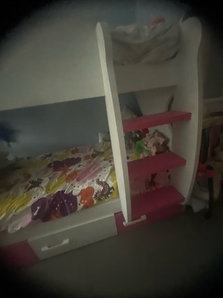 Litera blanca y rosa con cajones