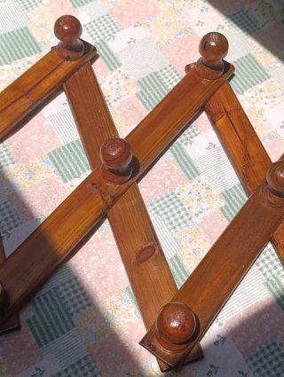 Appendiabiti estensibile in legno