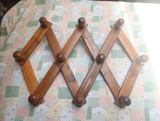 Appendiabiti estensibile in legno