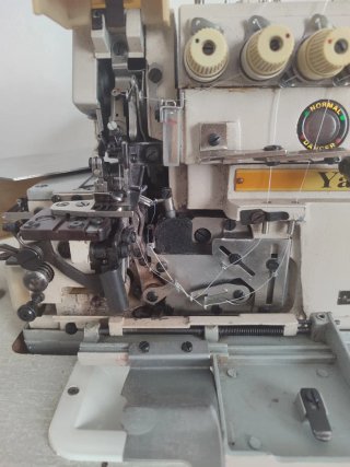Remalladora industrial Yamata 757 5 hilos