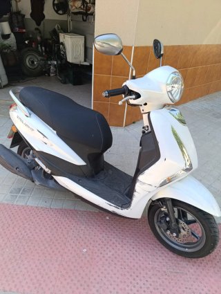 Yamaha 125cc Scooter Automático Blanco