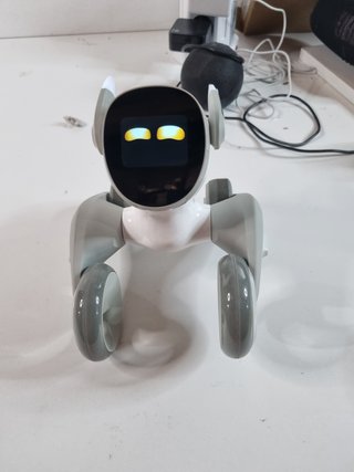 < Loona Petbot Robot