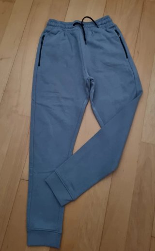 Pantalones azules con cremallera