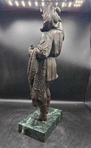 Escultura francesa de Pescador en Calamina.