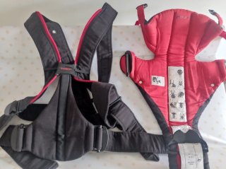 Mochila Portabebés BabyBjörn Negra y Roja