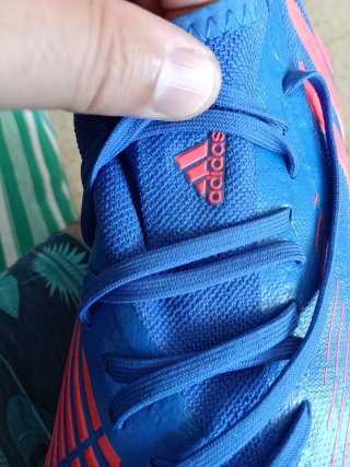 Botas de fútbol Adidas Predator Azules y Rojas