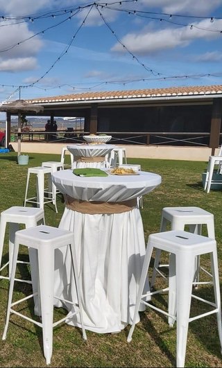 Noleggio Tavoli Altezza Bianca
