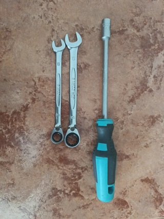 Juego de llaves y destornillador