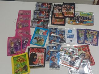 Lotto 30 bustine miste sigillate Star Wars ecc