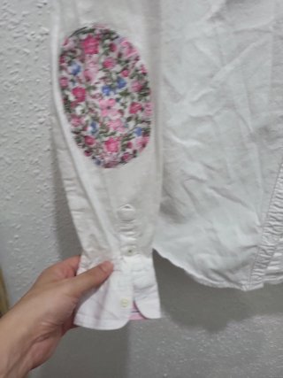 Camisa blanca mujer con parches