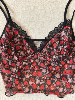 Top tul rojo florecitas