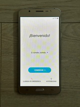 Samsung Galaxy J7 Dorado con Funda
