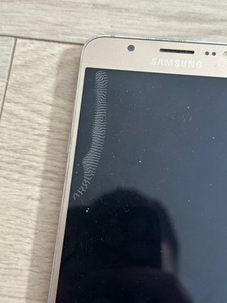 Samsung Galaxy J7 Dorado con Funda