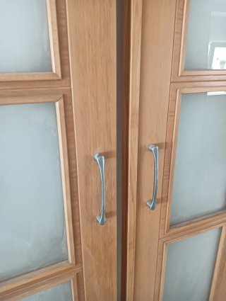 Puerta de madera con 3 cristales