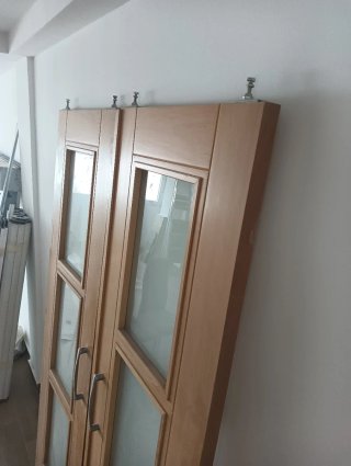 Puerta de madera con 3 cristales