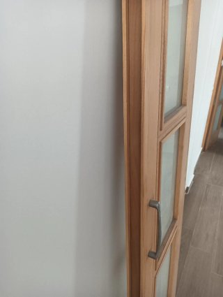 Puerta de madera con 3 cristales
