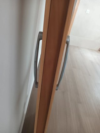 Puerta de madera con 3 cristales