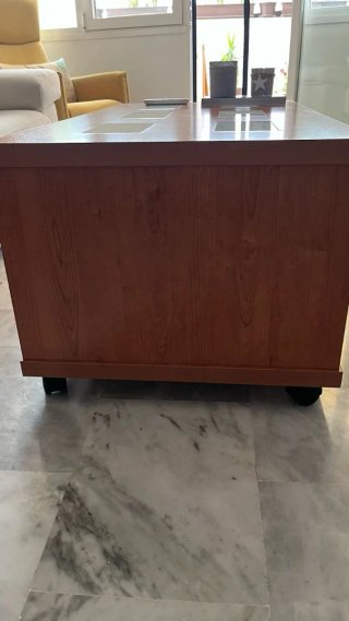 Mesa de centro madera con cristal y estantería