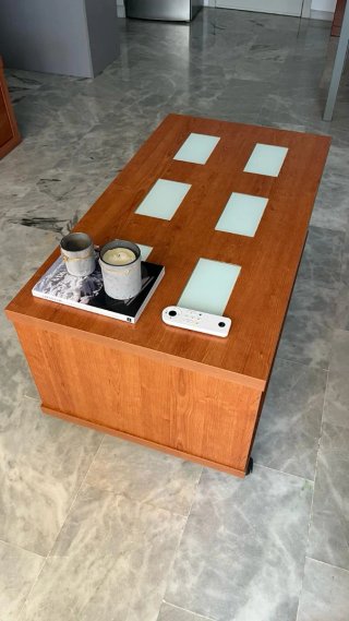 Mesa de centro madera con cristal y estantería